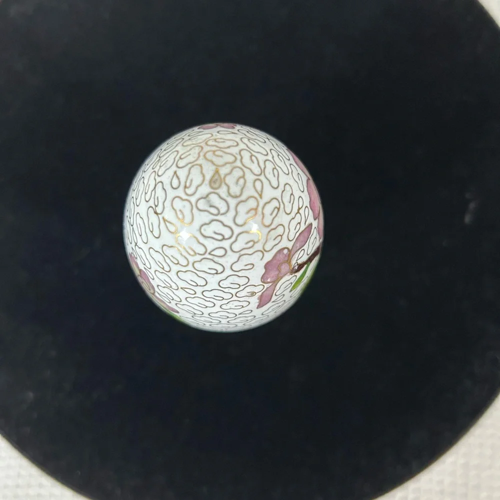 Vintage Cloisonné egg with floral theme - Picture 3 of 8